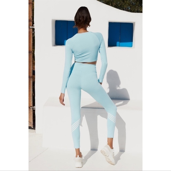 Elette Fit by Hello Molly | Blue Workout Set - Picture 4 of 12